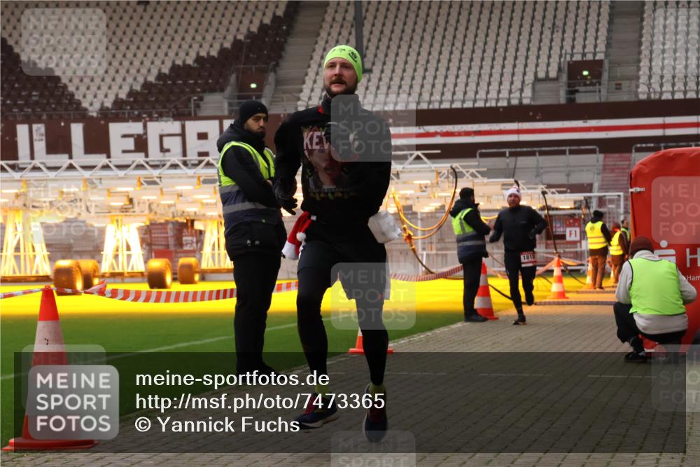 08.12.2024 - St. Pauli X-Mass-Run No. 14 Yannick Fuchs http://msf.ph/oto/7473365 08.12.2024 09:53:41 Ziel 859, 1818, 2844, 3023 meine-sportfotos.de
