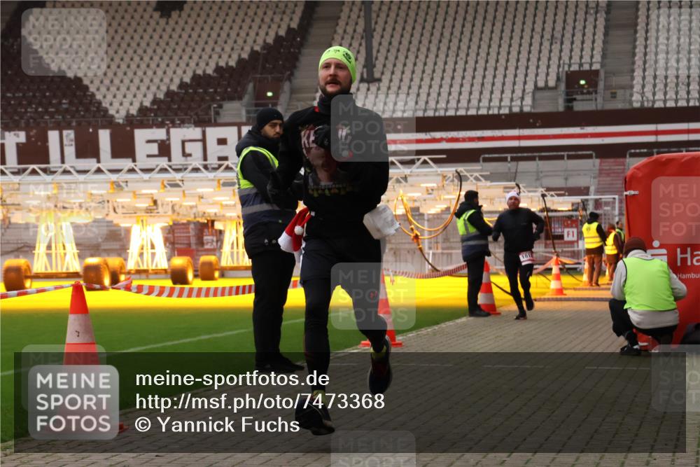 08.12.2024 - St. Pauli X-Mass-Run No. 14 Yannick Fuchs http://msf.ph/oto/7473368 08.12.2024 09:53:41 Ziel 859, 1818, 2844, 3023 meine-sportfotos.de