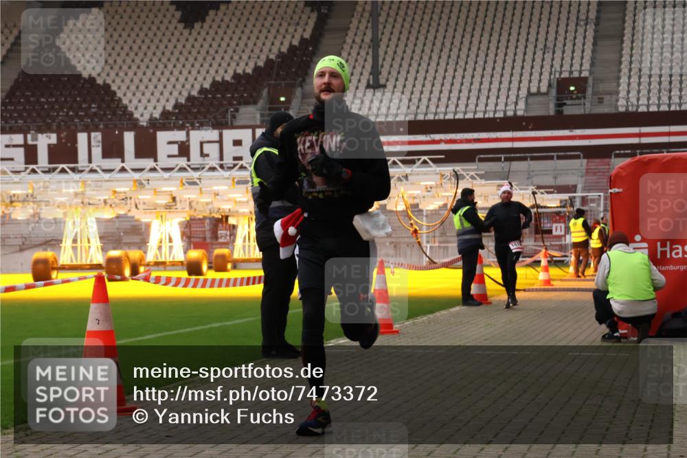 08.12.2024 - St. Pauli X-Mass-Run No. 14 Yannick Fuchs http://msf.ph/oto/7473372 08.12.2024 09:53:42 Ziel 859, 1818, 2844 meine-sportfotos.de