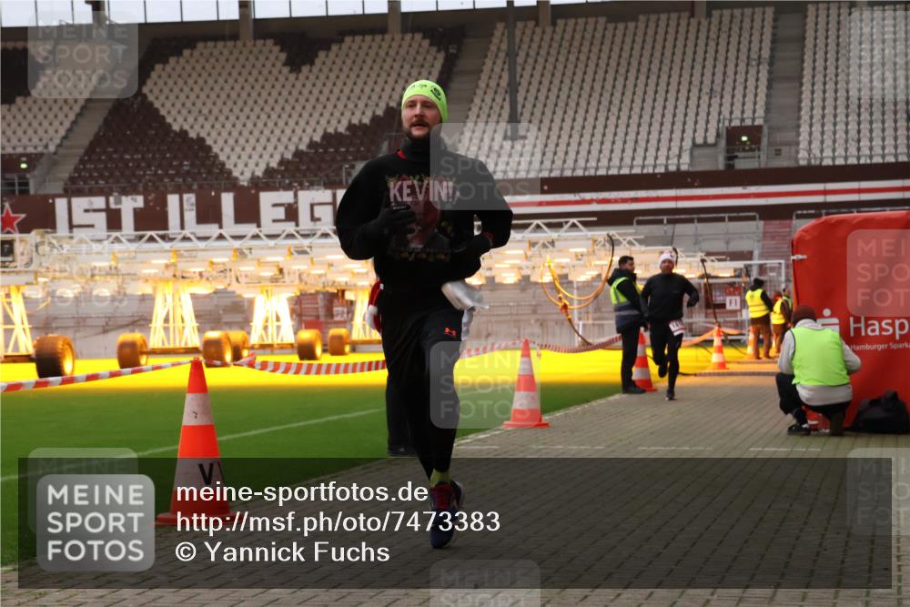 08.12.2024 - St. Pauli X-Mass-Run No. 14 Yannick Fuchs http://msf.ph/oto/7473383 08.12.2024 09:53:42 Ziel 859, 1818, 2844 meine-sportfotos.de