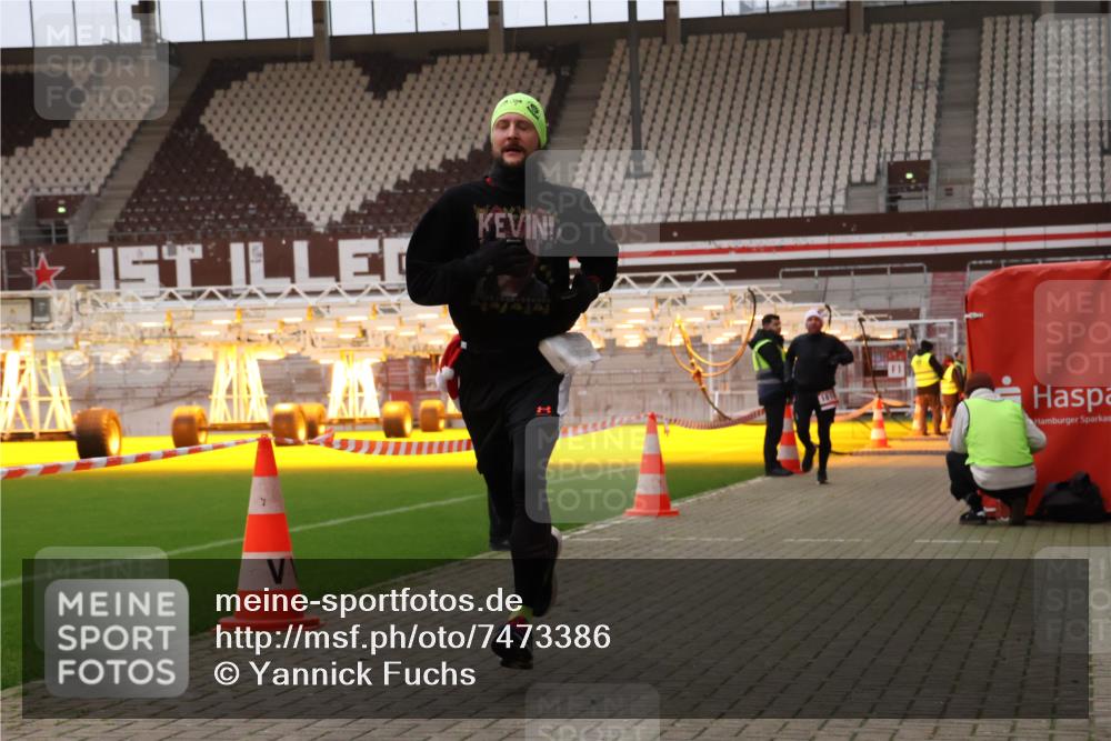 08.12.2024 - St. Pauli X-Mass-Run No. 14 Yannick Fuchs http://msf.ph/oto/7473386 08.12.2024 09:53:42 Ziel 859, 1818, 2844 meine-sportfotos.de