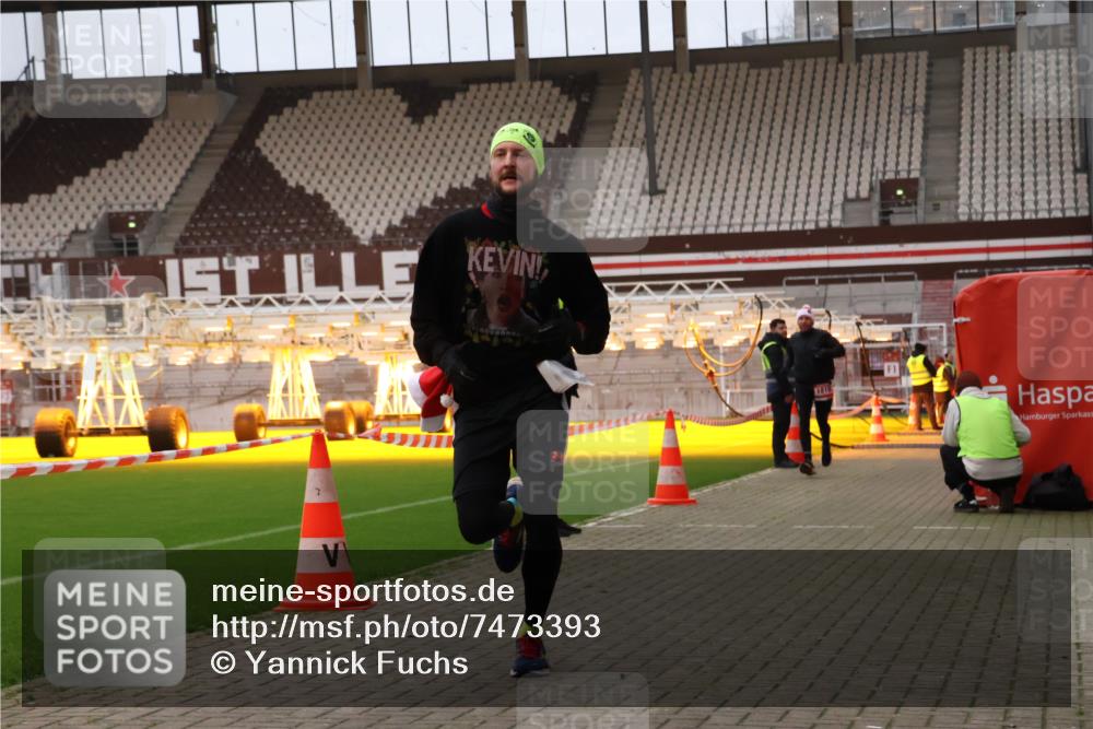 08.12.2024 - St. Pauli X-Mass-Run No. 14 Yannick Fuchs http://msf.ph/oto/7473393 08.12.2024 09:53:42 Ziel 859, 1818, 2844 meine-sportfotos.de