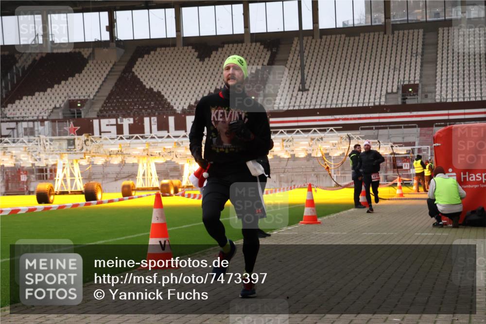 08.12.2024 - St. Pauli X-Mass-Run No. 14 Yannick Fuchs http://msf.ph/oto/7473397 08.12.2024 09:53:42 Ziel 859, 1818, 2844 meine-sportfotos.de