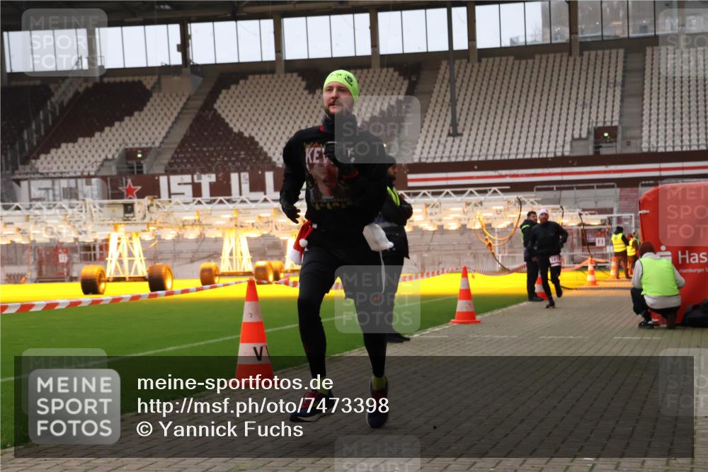 08.12.2024 - St. Pauli X-Mass-Run No. 14 Yannick Fuchs http://msf.ph/oto/7473398 08.12.2024 09:53:42 Ziel 859, 1818, 2844 meine-sportfotos.de