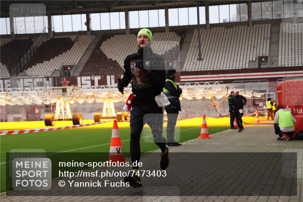 08.12.2024 - St. Pauli X-Mass-Run No. 14 Yannick Fuchs http://msf.ph/oto/7473403 08.12.2024 09:53:42 Ziel 859, 1818, 2844 meine-sportfotos.de