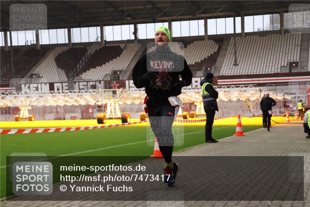 08.12.2024 - St. Pauli X-Mass-Run No. 14 Yannick Fuchs http://msf.ph/oto/7473417 08.12.2024 09:53:42 Ziel 859, 1818, 2844 meine-sportfotos.de