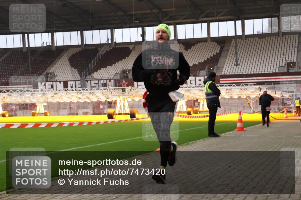 08.12.2024 - St. Pauli X-Mass-Run No. 14 Yannick Fuchs http://msf.ph/oto/7473420 08.12.2024 09:53:42 Ziel 859, 1818, 2844 meine-sportfotos.de