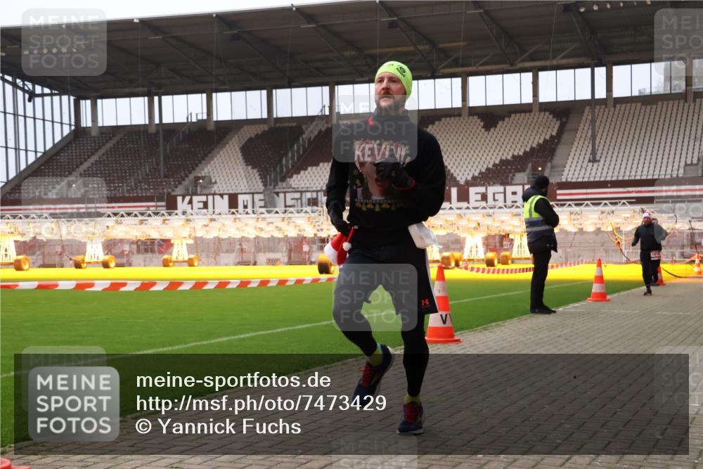 08.12.2024 - St. Pauli X-Mass-Run No. 14 Yannick Fuchs http://msf.ph/oto/7473429 08.12.2024 09:53:43 Ziel 859, 1818, 2844 meine-sportfotos.de