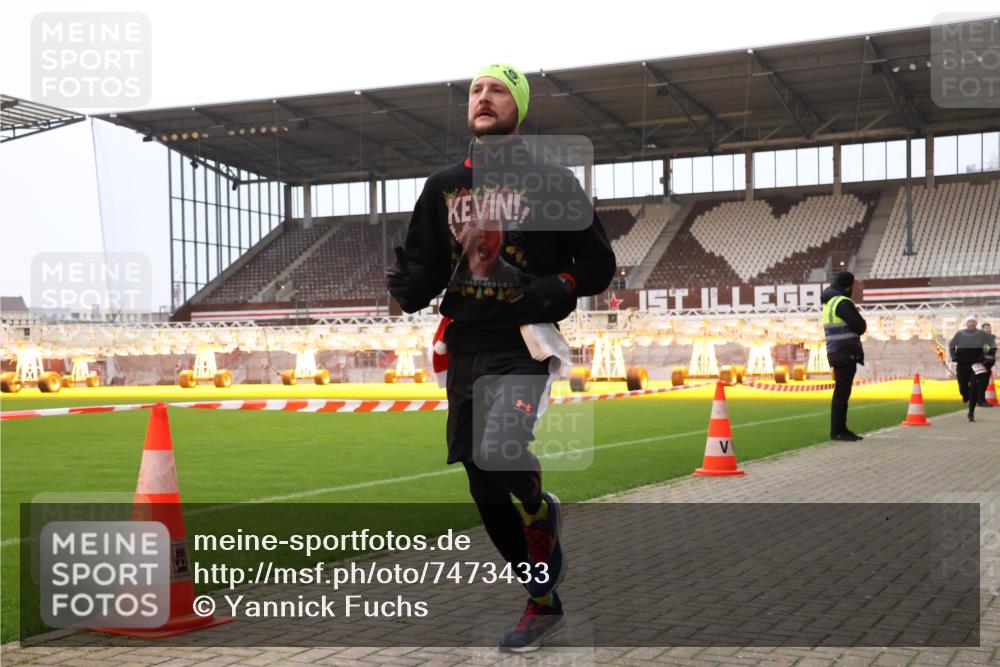 08.12.2024 - St. Pauli X-Mass-Run No. 14 Yannick Fuchs http://msf.ph/oto/7473433 08.12.2024 09:53:43 Ziel 859, 1818, 2844 meine-sportfotos.de