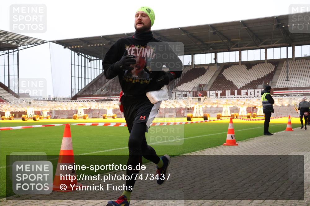 08.12.2024 - St. Pauli X-Mass-Run No. 14 Yannick Fuchs http://msf.ph/oto/7473437 08.12.2024 09:53:43 Ziel 859, 1818, 2844 meine-sportfotos.de