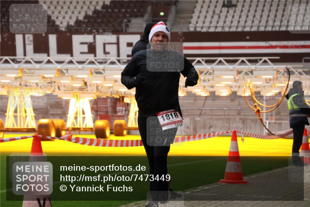 08.12.2024 - St. Pauli X-Mass-Run No. 14 Yannick Fuchs http://msf.ph/oto/7473449 08.12.2024 09:53:46 Ziel 216, 859, 1818, 2844 meine-sportfotos.de