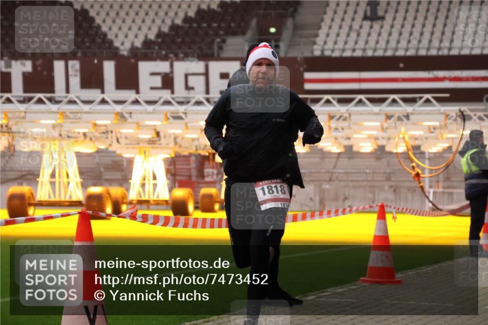 08.12.2024 - St. Pauli X-Mass-Run No. 14 Yannick Fuchs http://msf.ph/oto/7473452 08.12.2024 09:53:46 Ziel 216, 859, 1818, 2844 meine-sportfotos.de