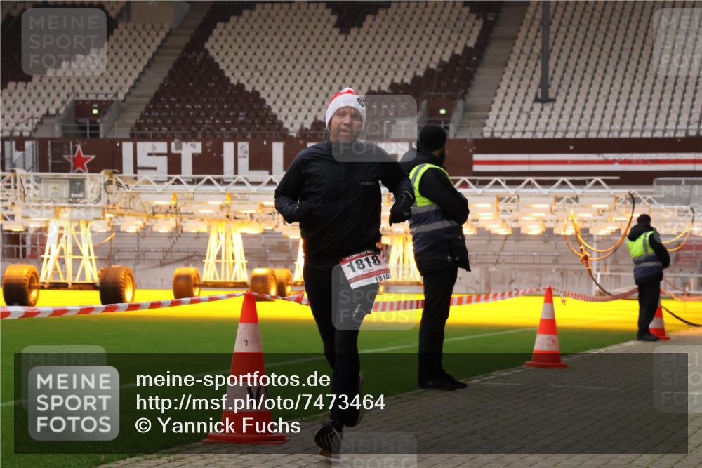 08.12.2024 - St. Pauli X-Mass-Run No. 14 Yannick Fuchs http://msf.ph/oto/7473464 08.12.2024 09:53:46 Ziel 216, 859, 1818, 2844 meine-sportfotos.de