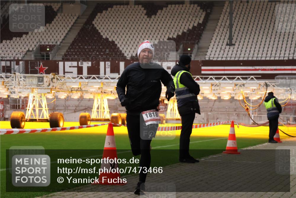 08.12.2024 - St. Pauli X-Mass-Run No. 14 Yannick Fuchs http://msf.ph/oto/7473466 08.12.2024 09:53:46 Ziel 216, 859, 1818, 2844 meine-sportfotos.de