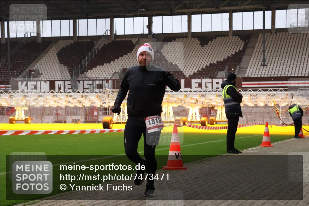 08.12.2024 - St. Pauli X-Mass-Run No. 14 Yannick Fuchs http://msf.ph/oto/7473471 08.12.2024 09:53:47 Ziel 216, 1818, 2844 meine-sportfotos.de