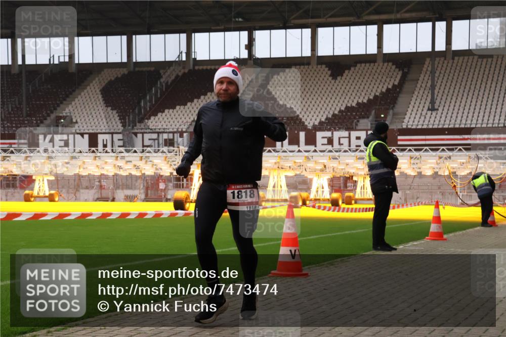 08.12.2024 - St. Pauli X-Mass-Run No. 14 Yannick Fuchs http://msf.ph/oto/7473474 08.12.2024 09:53:47 Ziel 216, 1818, 2844 meine-sportfotos.de