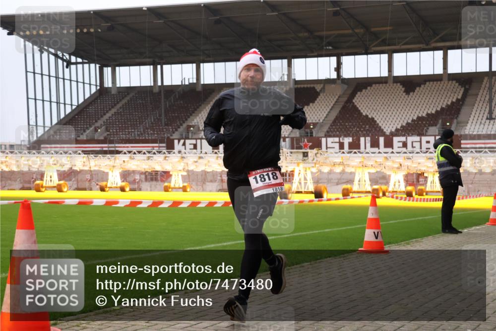 08.12.2024 - St. Pauli X-Mass-Run No. 14 Yannick Fuchs http://msf.ph/oto/7473480 08.12.2024 09:53:47 Ziel 216, 1818, 2844 meine-sportfotos.de