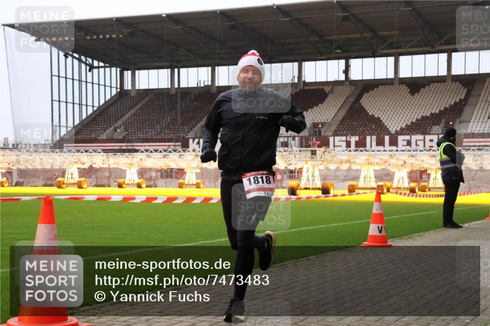 08.12.2024 - St. Pauli X-Mass-Run No. 14 Yannick Fuchs http://msf.ph/oto/7473483 08.12.2024 09:53:48 Ziel 216, 1718, 1818, 2844 meine-sportfotos.de