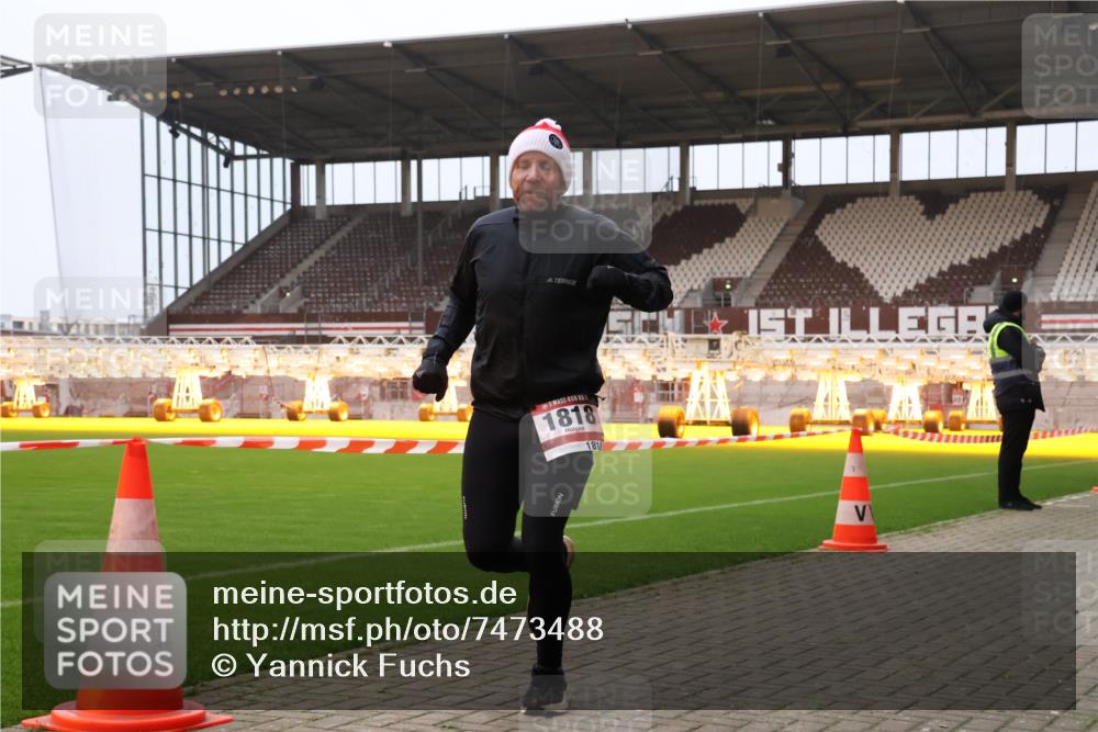 08.12.2024 - St. Pauli X-Mass-Run No. 14 Yannick Fuchs http://msf.ph/oto/7473488 08.12.2024 09:53:48 Ziel 216, 1718, 1818, 2844 meine-sportfotos.de