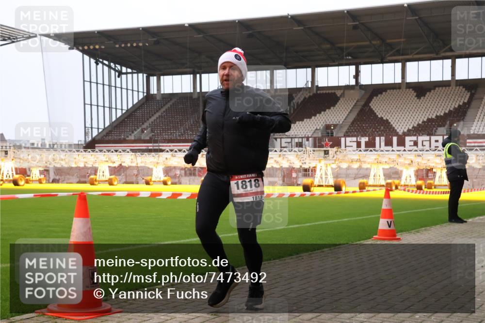 08.12.2024 - St. Pauli X-Mass-Run No. 14 Yannick Fuchs http://msf.ph/oto/7473492 08.12.2024 09:53:48 Ziel 216, 1718, 1818, 2844 meine-sportfotos.de