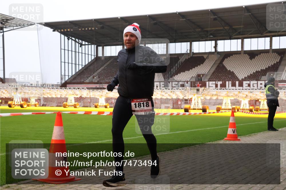08.12.2024 - St. Pauli X-Mass-Run No. 14 Yannick Fuchs http://msf.ph/oto/7473494 08.12.2024 09:53:48 Ziel 216, 1718, 1818, 2844 meine-sportfotos.de