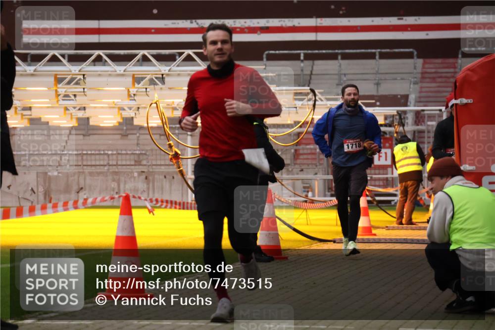 08.12.2024 - St. Pauli X-Mass-Run No. 14 Yannick Fuchs http://msf.ph/oto/7473515 08.12.2024 09:54:01 Ziel 216, 1718, 1850 meine-sportfotos.de