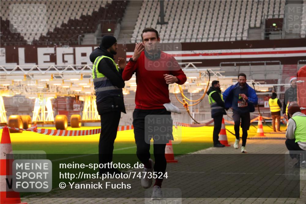 08.12.2024 - St. Pauli X-Mass-Run No. 14 Yannick Fuchs http://msf.ph/oto/7473524 08.12.2024 09:54:02 Ziel 216, 1718, 1850 meine-sportfotos.de
