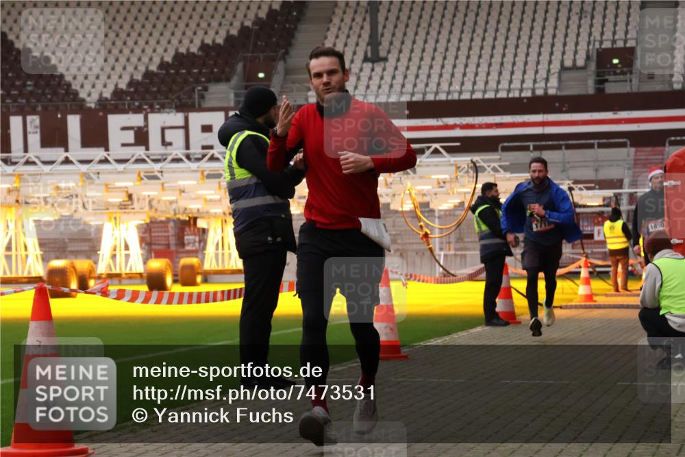 08.12.2024 - St. Pauli X-Mass-Run No. 14 Yannick Fuchs http://msf.ph/oto/7473531 08.12.2024 09:54:02 Ziel 216, 1718, 1850 meine-sportfotos.de