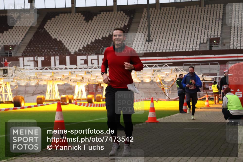 08.12.2024 - St. Pauli X-Mass-Run No. 14 Yannick Fuchs http://msf.ph/oto/7473542 08.12.2024 09:54:03 Ziel 216, 1718, 1850 meine-sportfotos.de