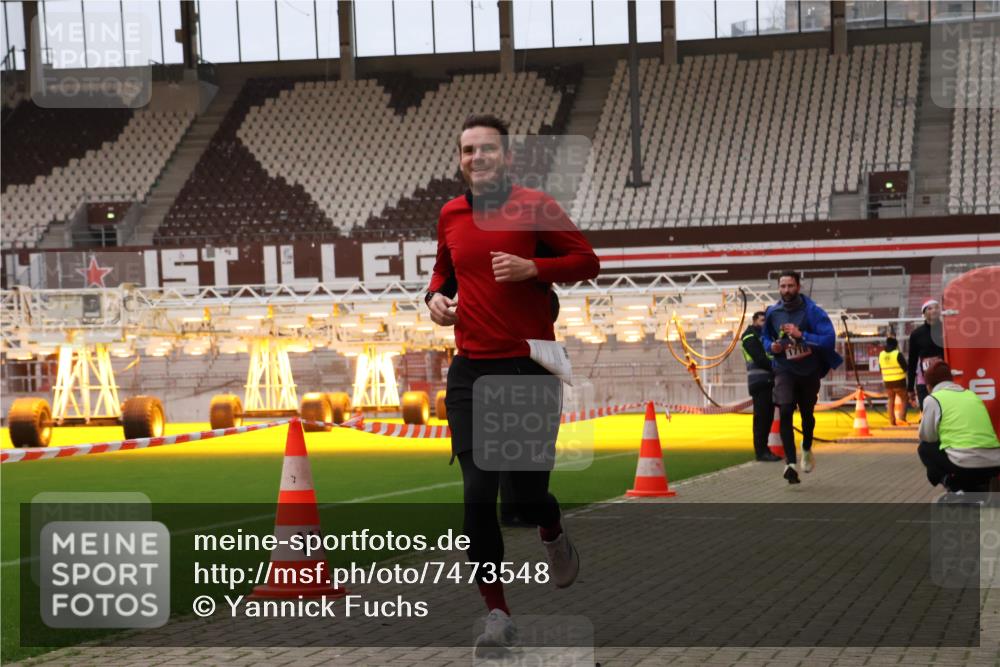 08.12.2024 - St. Pauli X-Mass-Run No. 14 Yannick Fuchs http://msf.ph/oto/7473548 08.12.2024 09:54:03 Ziel 216, 1718, 1850 meine-sportfotos.de