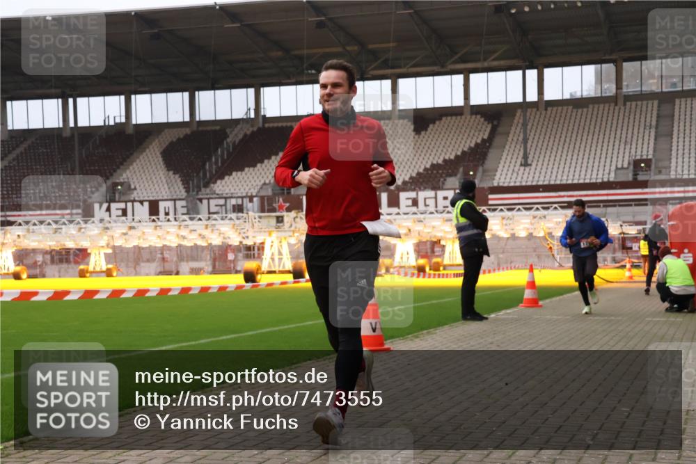 08.12.2024 - St. Pauli X-Mass-Run No. 14 Yannick Fuchs http://msf.ph/oto/7473555 08.12.2024 09:54:04 Ziel 216, 1718, 1850 meine-sportfotos.de