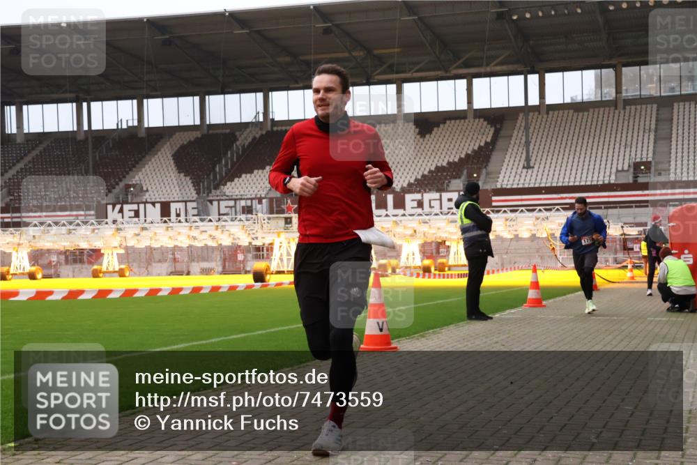 08.12.2024 - St. Pauli X-Mass-Run No. 14 Yannick Fuchs http://msf.ph/oto/7473559 08.12.2024 09:54:04 Ziel 216, 1718, 1850 meine-sportfotos.de