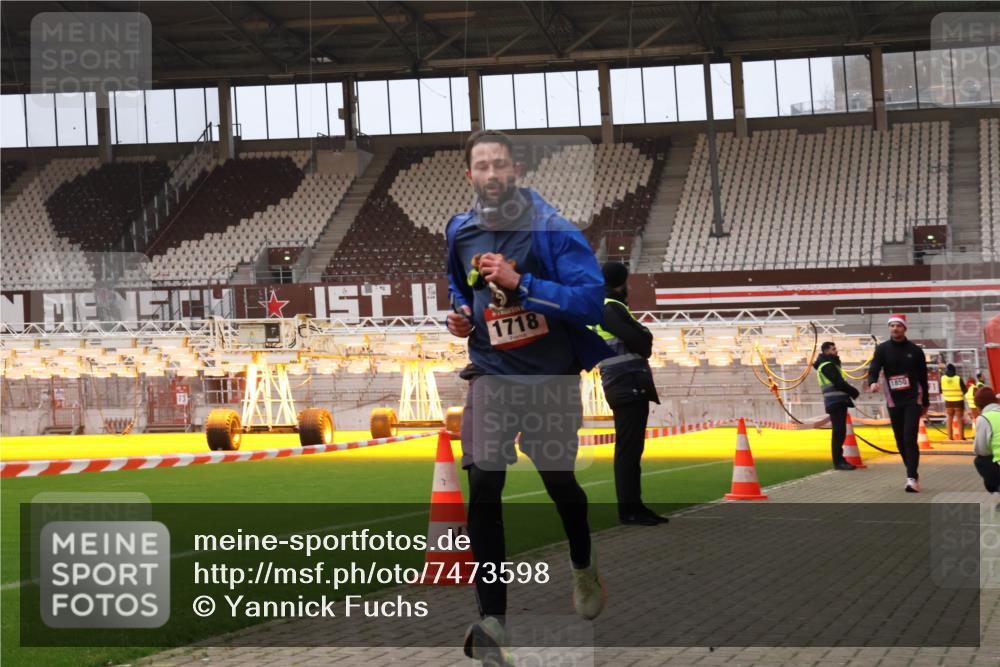 08.12.2024 - St. Pauli X-Mass-Run No. 14 Yannick Fuchs http://msf.ph/oto/7473598 08.12.2024 09:54:07 Ziel 216, 1718, 1850 meine-sportfotos.de