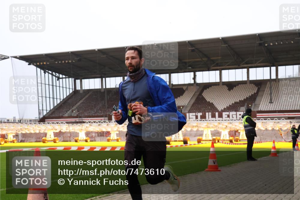 08.12.2024 - St. Pauli X-Mass-Run No. 14 Yannick Fuchs http://msf.ph/oto/7473610 08.12.2024 09:54:08 Ziel 216, 1718, 1850 meine-sportfotos.de