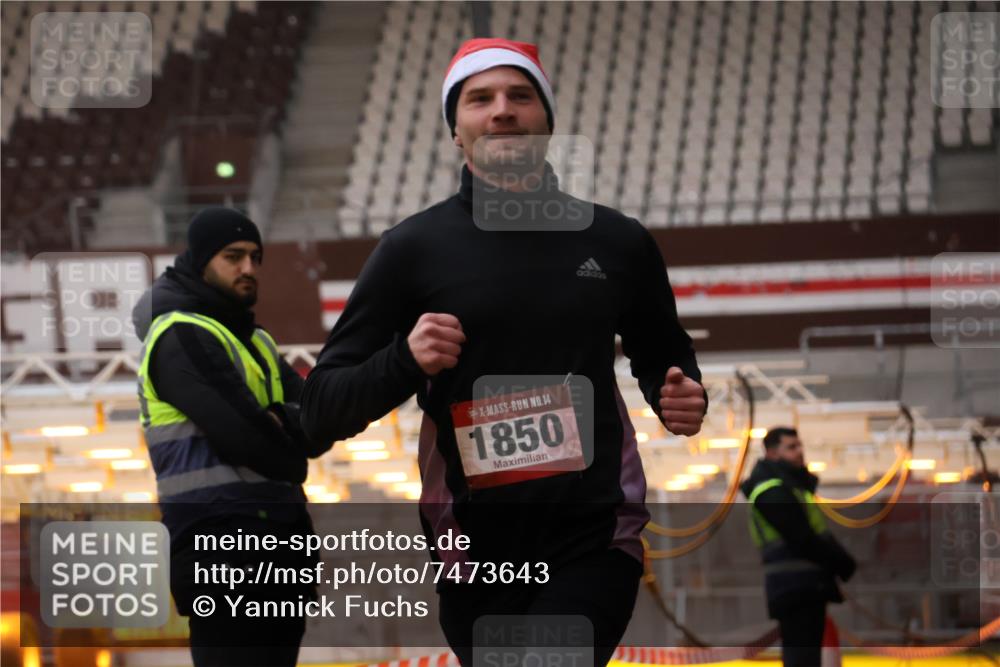 08.12.2024 - St. Pauli X-Mass-Run No. 14 Yannick Fuchs http://msf.ph/oto/7473643 08.12.2024 09:54:11 Ziel 216, 1718, 1850 meine-sportfotos.de
