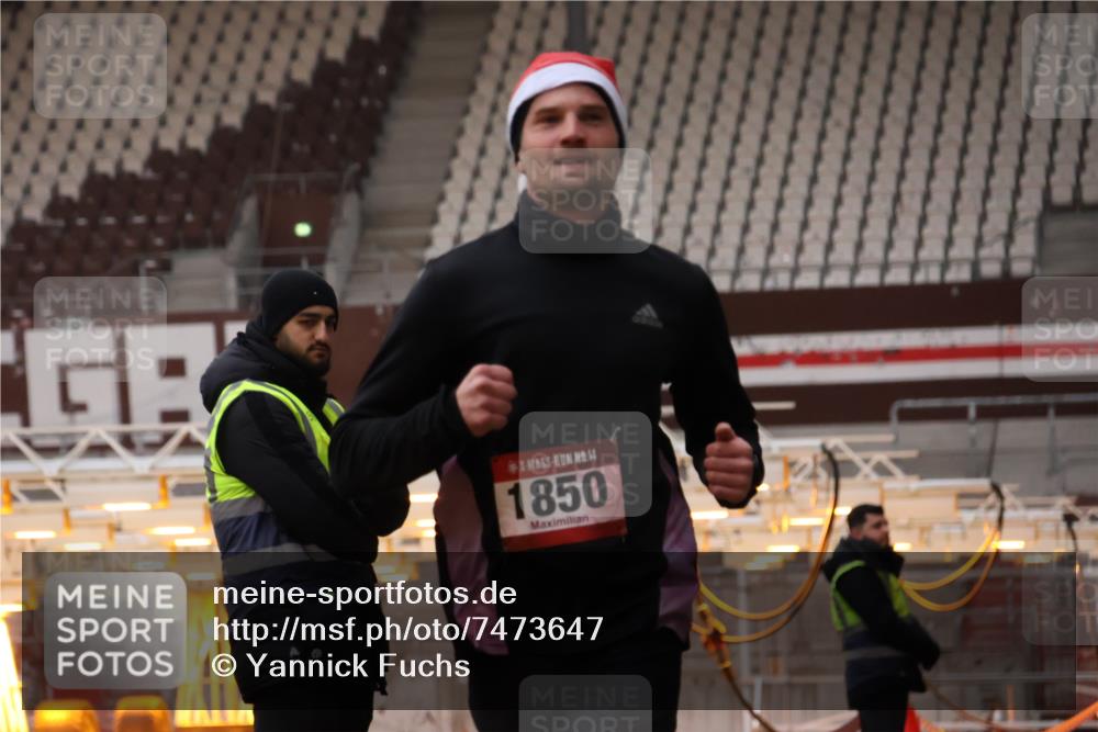 08.12.2024 - St. Pauli X-Mass-Run No. 14 Yannick Fuchs http://msf.ph/oto/7473647 08.12.2024 09:54:11 Ziel 216, 1718, 1850 meine-sportfotos.de