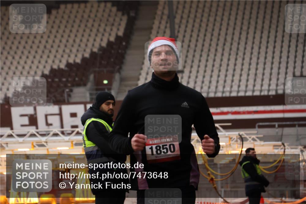 08.12.2024 - St. Pauli X-Mass-Run No. 14 Yannick Fuchs http://msf.ph/oto/7473648 08.12.2024 09:54:11 Ziel 216, 1718, 1850 meine-sportfotos.de