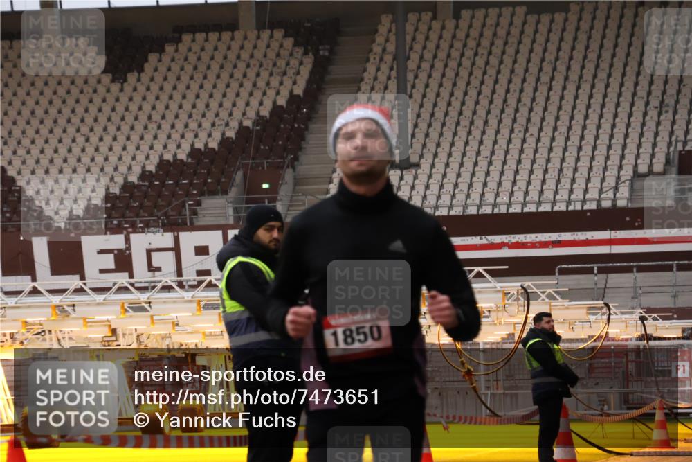 08.12.2024 - St. Pauli X-Mass-Run No. 14 Yannick Fuchs http://msf.ph/oto/7473651 08.12.2024 09:54:11 Ziel 216, 1718, 1850 meine-sportfotos.de