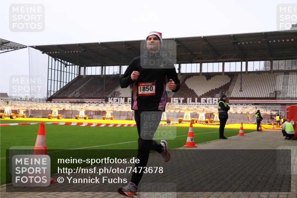 08.12.2024 - St. Pauli X-Mass-Run No. 14 Yannick Fuchs http://msf.ph/oto/7473678 08.12.2024 09:54:13 Ziel 1718, 1850 meine-sportfotos.de