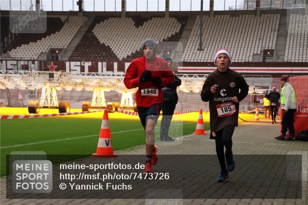 08.12.2024 - St. Pauli X-Mass-Run No. 14 Yannick Fuchs http://msf.ph/oto/7473726 08.12.2024 09:54:35 Ziel 185, 1863, 1948, 2588, 2891 meine-sportfotos.de