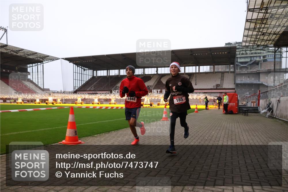 08.12.2024 - St. Pauli X-Mass-Run No. 14 Yannick Fuchs http://msf.ph/oto/7473747 08.12.2024 09:54:36 Ziel 185, 1863, 1948, 2588, 2891 meine-sportfotos.de