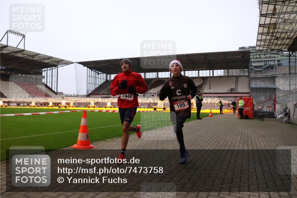 08.12.2024 - St. Pauli X-Mass-Run No. 14 Yannick Fuchs http://msf.ph/oto/7473758 08.12.2024 09:54:36 Ziel 185, 1863, 1948, 2588, 2891 meine-sportfotos.de