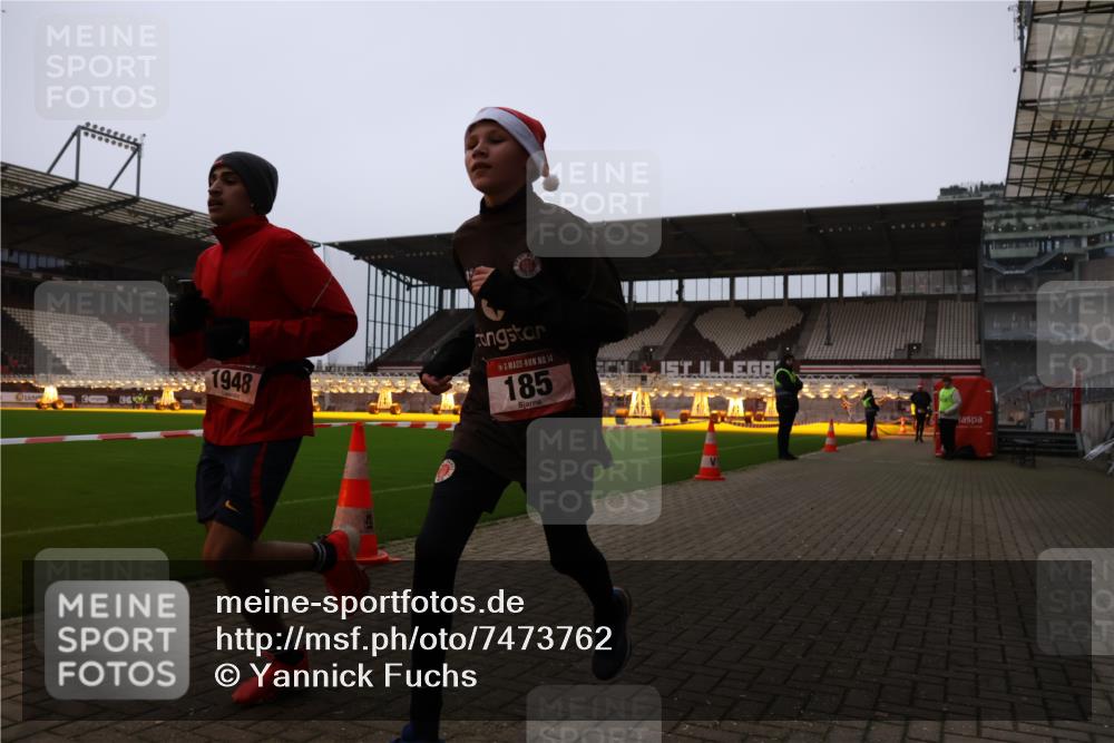 08.12.2024 - St. Pauli X-Mass-Run No. 14 Yannick Fuchs http://msf.ph/oto/7473762 08.12.2024 09:54:37 Ziel 185, 1863, 1948, 2588, 2891 meine-sportfotos.de