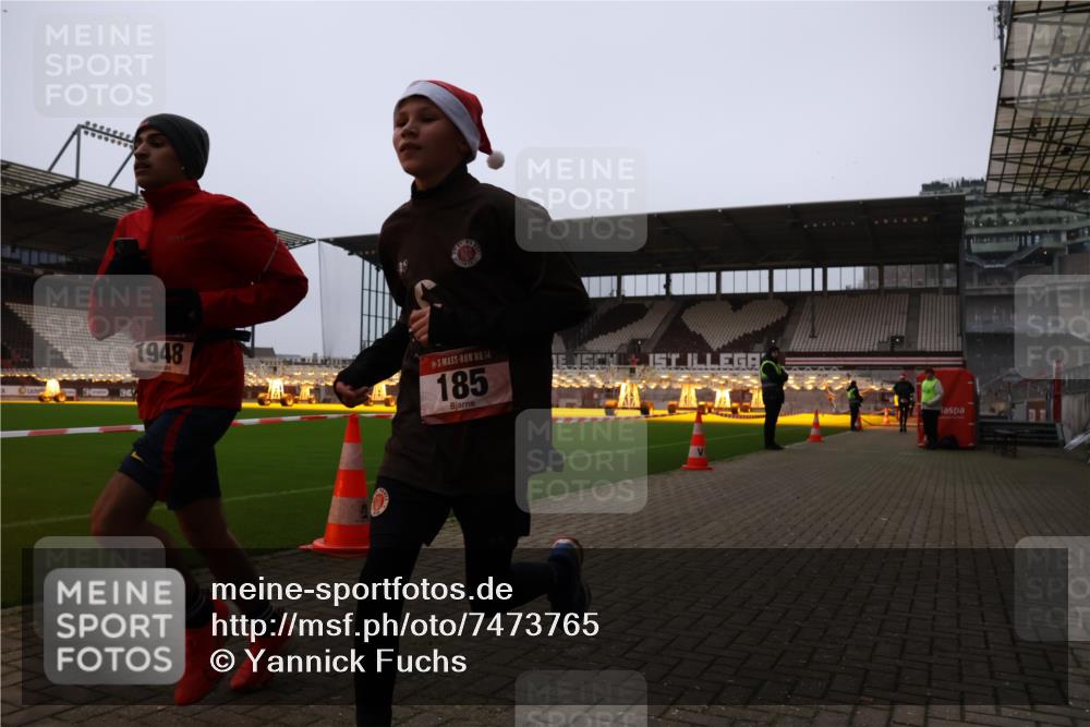 08.12.2024 - St. Pauli X-Mass-Run No. 14 Yannick Fuchs http://msf.ph/oto/7473765 08.12.2024 09:54:37 Ziel 185, 1863, 1948, 2588, 2891 meine-sportfotos.de