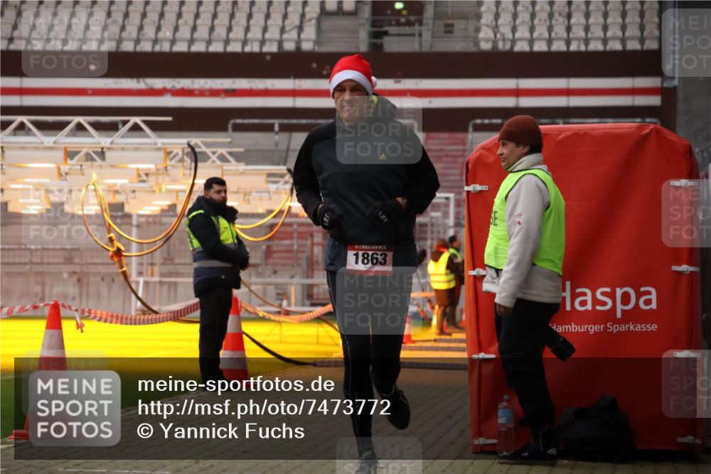 08.12.2024 - St. Pauli X-Mass-Run No. 14 Yannick Fuchs http://msf.ph/oto/7473772 08.12.2024 09:54:41 Ziel 185, 1863, 1948, 2588, 2891 meine-sportfotos.de
