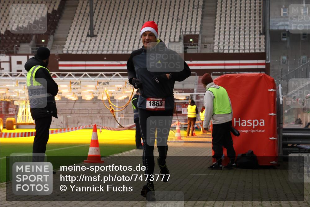 08.12.2024 - St. Pauli X-Mass-Run No. 14 Yannick Fuchs http://msf.ph/oto/7473777 08.12.2024 09:54:42 Ziel 185, 1863, 1948, 2588, 2891 meine-sportfotos.de