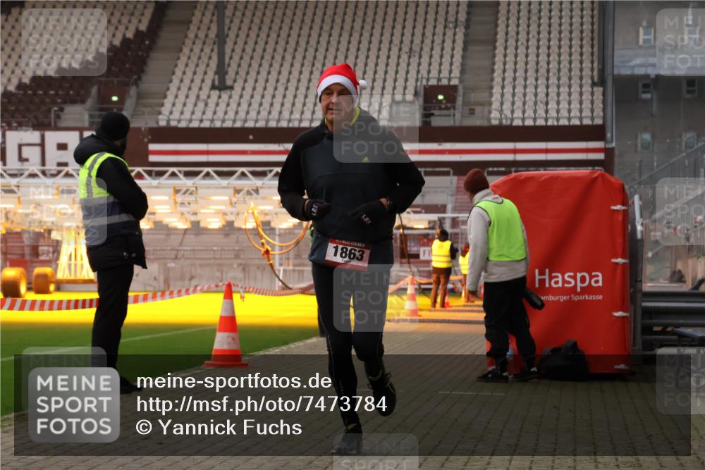 08.12.2024 - St. Pauli X-Mass-Run No. 14 Yannick Fuchs http://msf.ph/oto/7473784 08.12.2024 09:54:42 Ziel 185, 1863, 1948, 2588, 2891 meine-sportfotos.de