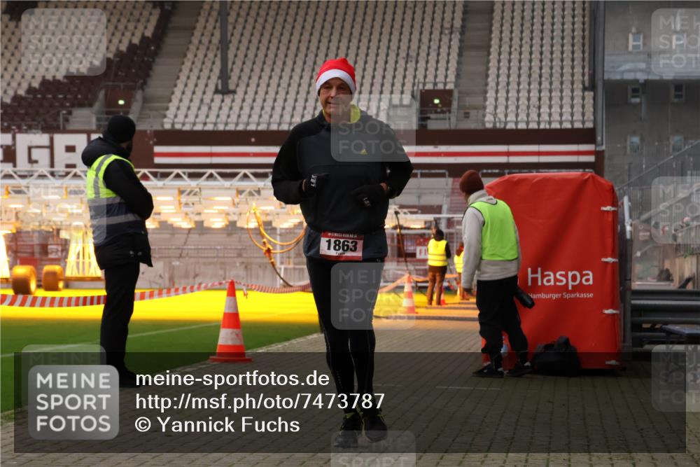 08.12.2024 - St. Pauli X-Mass-Run No. 14 Yannick Fuchs http://msf.ph/oto/7473787 08.12.2024 09:54:42 Ziel 185, 1863, 1948, 2588, 2891 meine-sportfotos.de