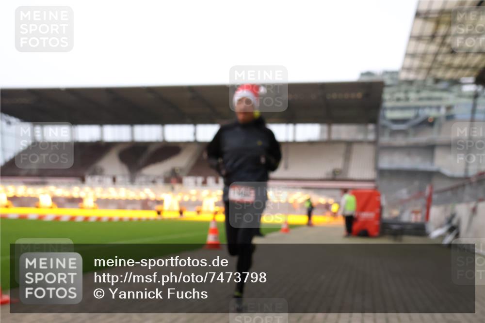 08.12.2024 - St. Pauli X-Mass-Run No. 14 Yannick Fuchs http://msf.ph/oto/7473798 08.12.2024 09:54:44 Ziel 1863, 2588, 2891 meine-sportfotos.de