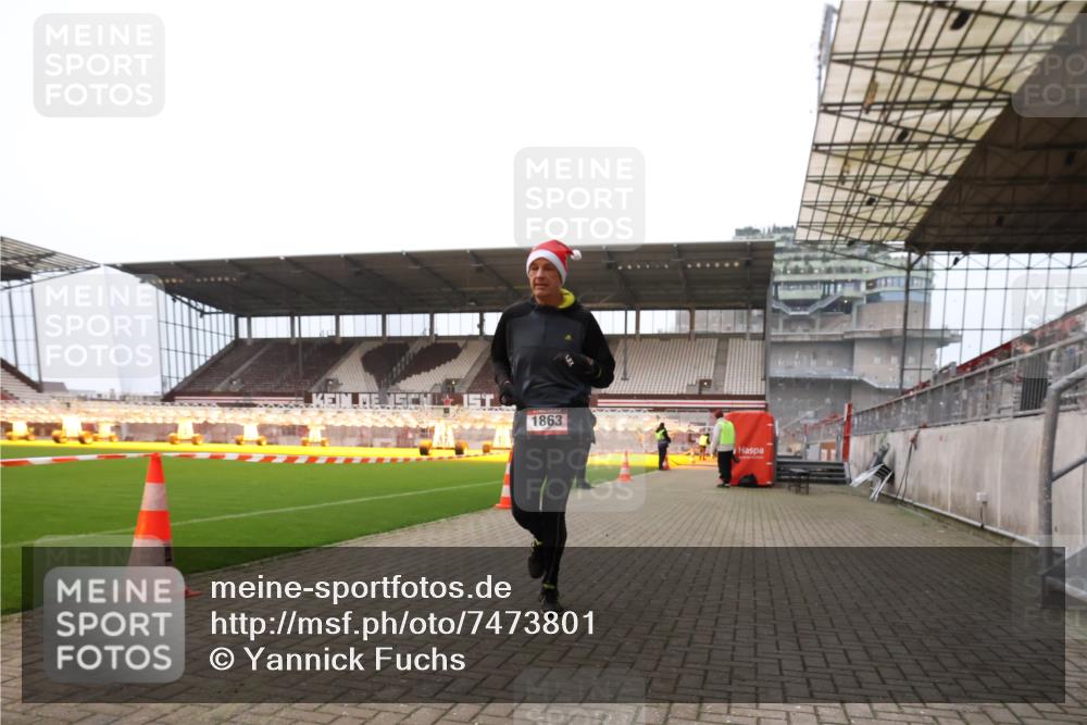 08.12.2024 - St. Pauli X-Mass-Run No. 14 Yannick Fuchs http://msf.ph/oto/7473801 08.12.2024 09:54:44 Ziel 1863, 2588, 2891 meine-sportfotos.de